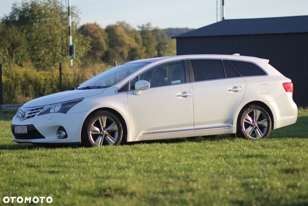 Toyota Avensis 2.0 D-4D Premium - 1