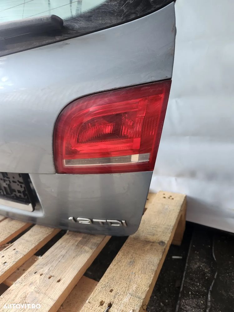 Lampa Stop Tripla Dreapta De Pe Haion Hayon Audi A3 8P An 2004-2005-2006-2007-2008 - Dezmembrari Ar - 2