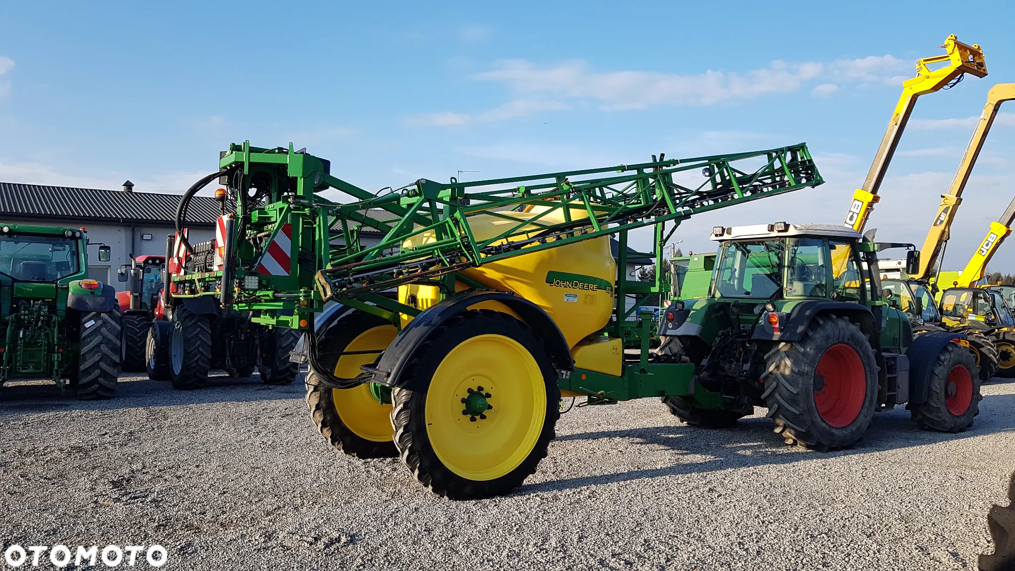 John Deere 832 - 11