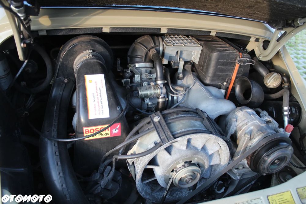 Porsche 911 Carrera 2 - 10