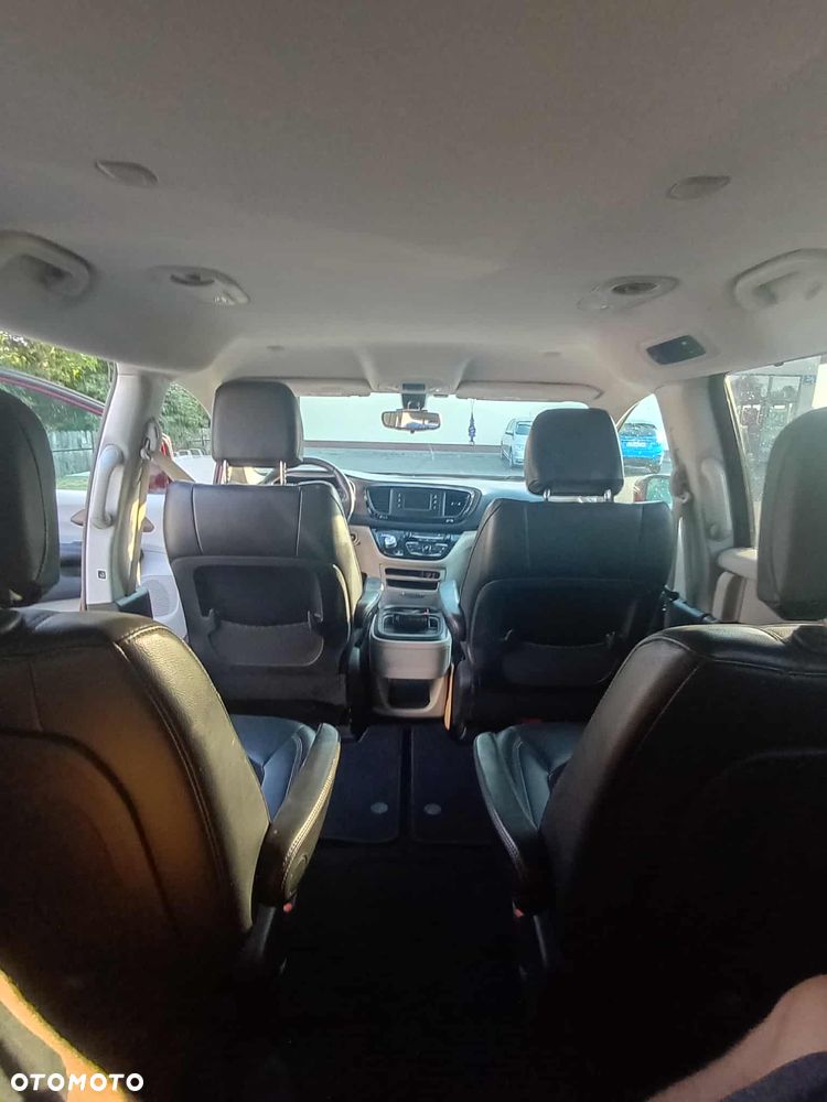 Chrysler Pacifica - 15