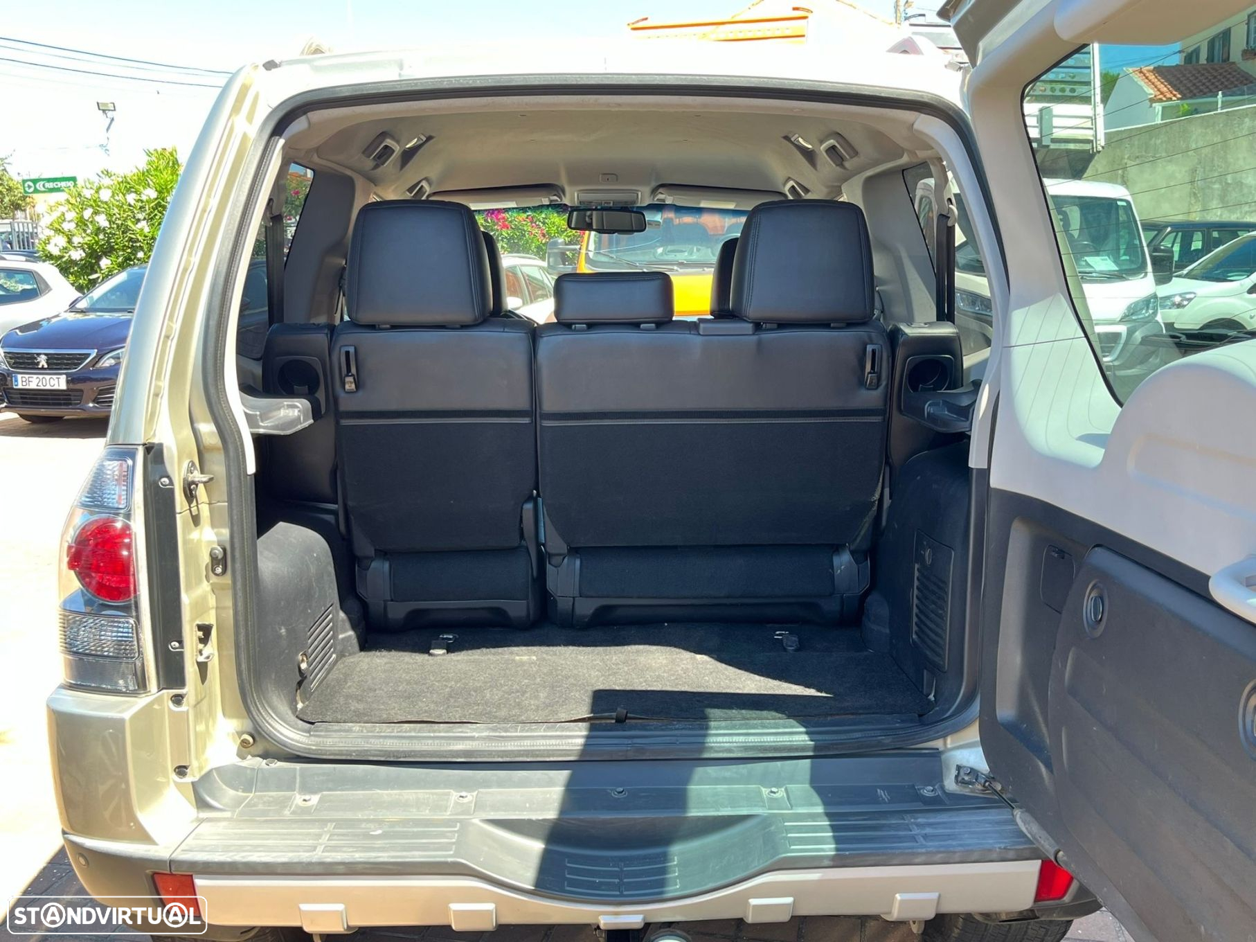 Mitsubishi Pajero - 12