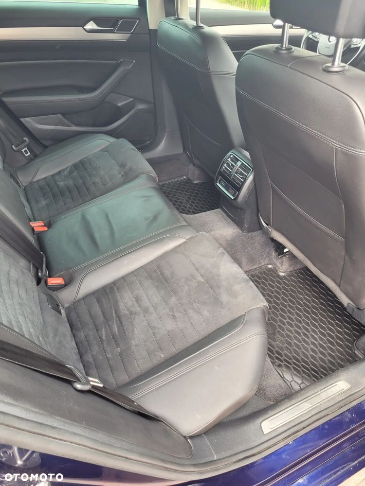 Volkswagen Passat 2.0 TDI SCR Highline - 14