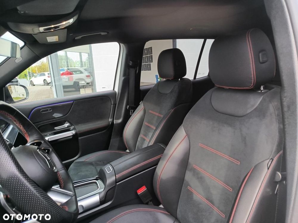 Mercedes-Benz GLB - 12