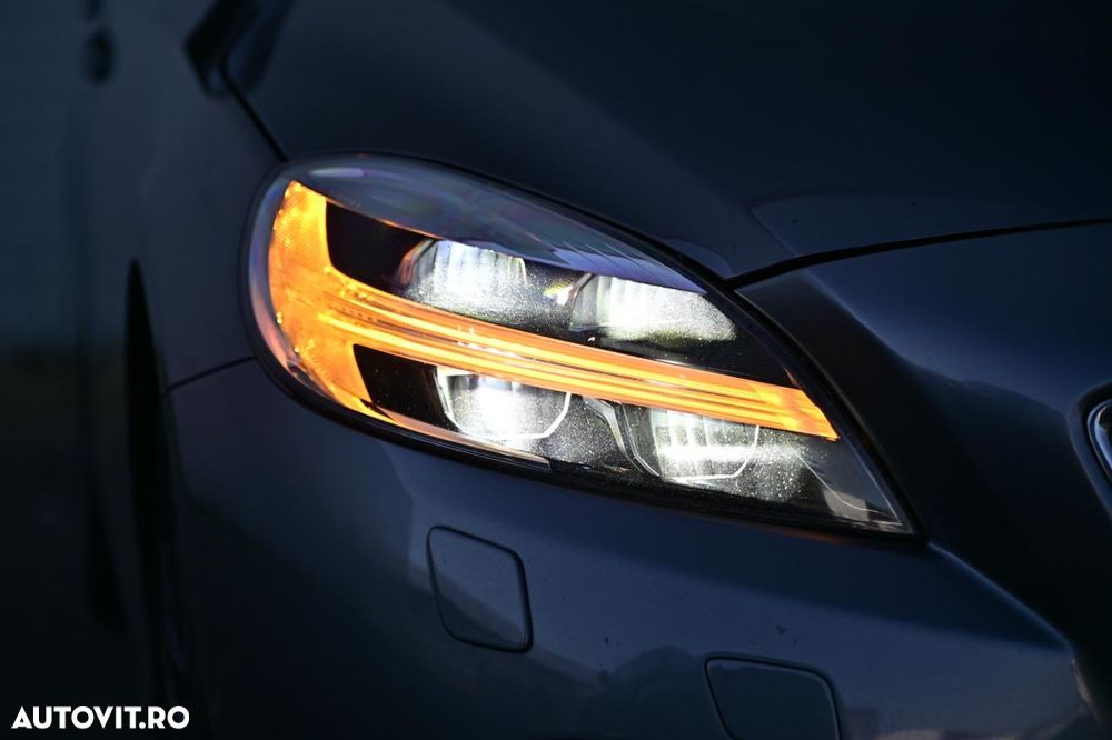 Volvo V40 D3 Geartronic - 32