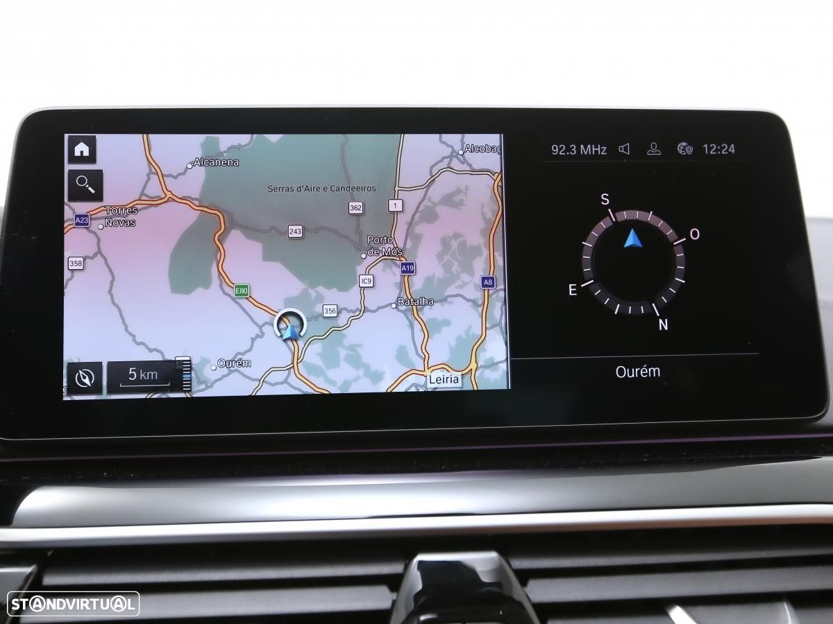 BMW 530 e - 24