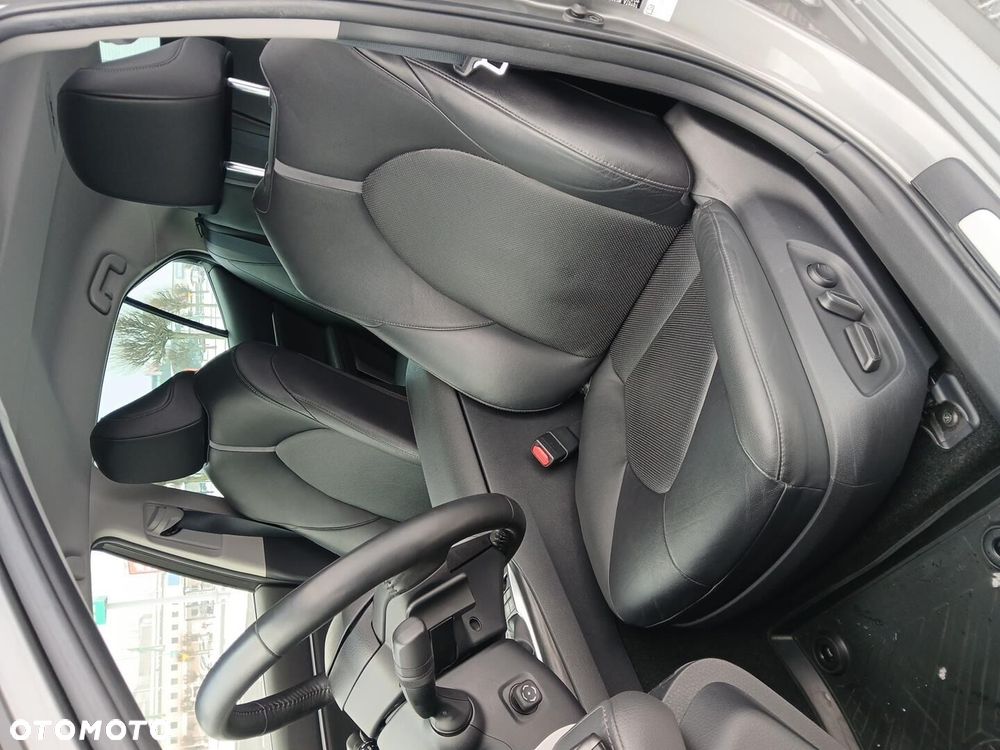 Toyota Camry 2.5 Hybrid Executive CVT - 38