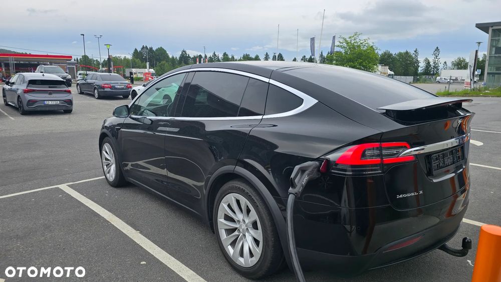Tesla Model X - 6
