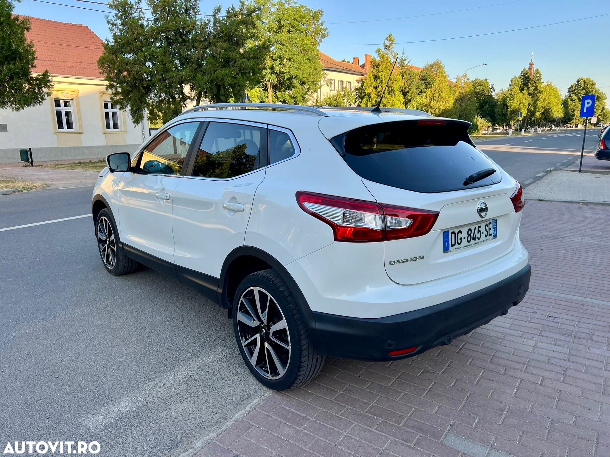 Nissan Qashqai 1.6 DCI 4 x 4 DPF Start/Stop tekna - 2