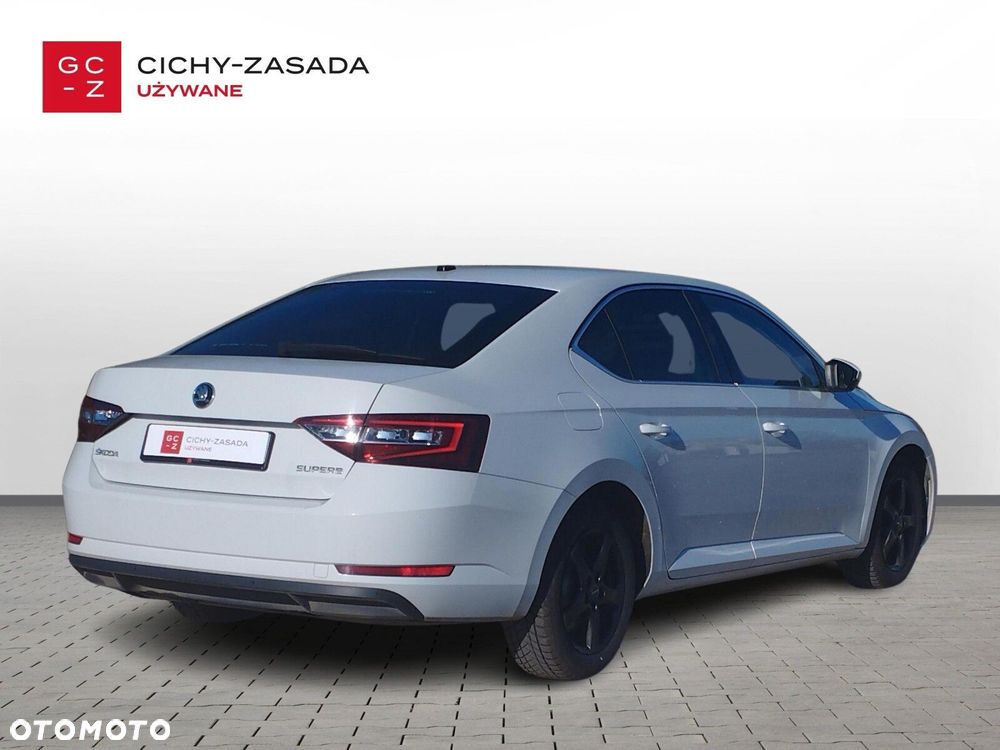 Skoda Superb 2.0 TDI SCR Style DSG - 5