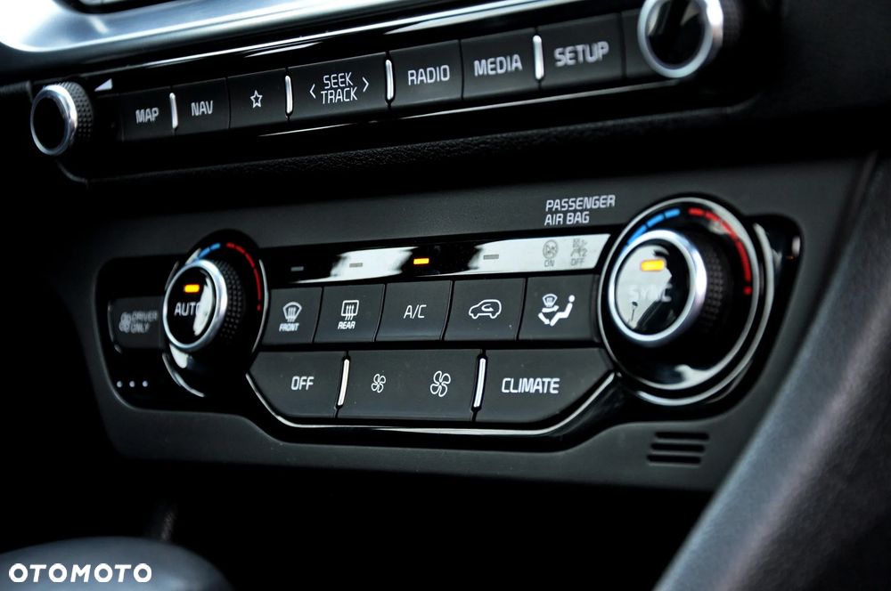 Kia Niro 1.6 GDI Plug-in Hybrid L Business Line - 33