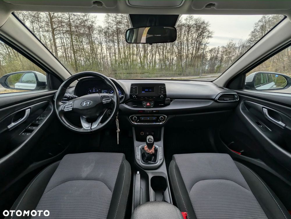 Hyundai i30 1.6 D Classic + - 8