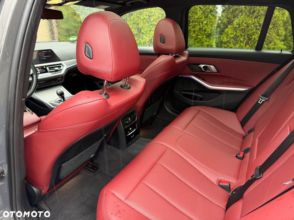 BMW Seria 3 320d M Sport - 27