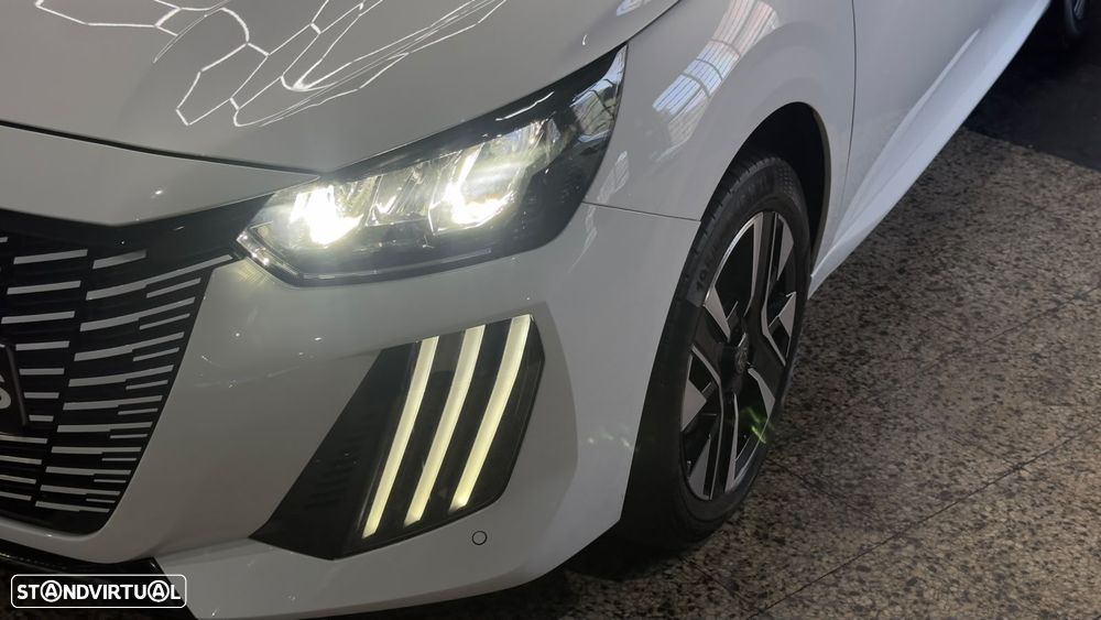 Peugeot e-208 Allure - 8