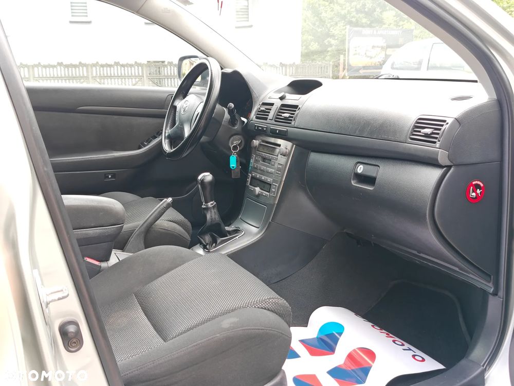 Toyota Avensis 2.0 VVT-i Travel - 24