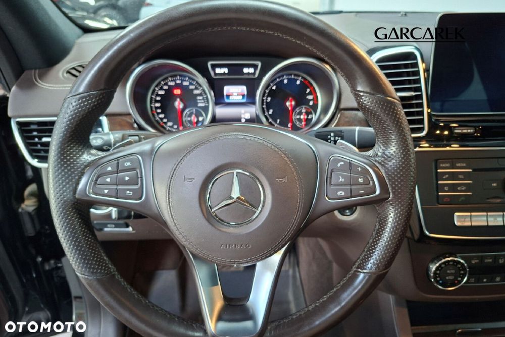 Mercedes-Benz GLS - 11