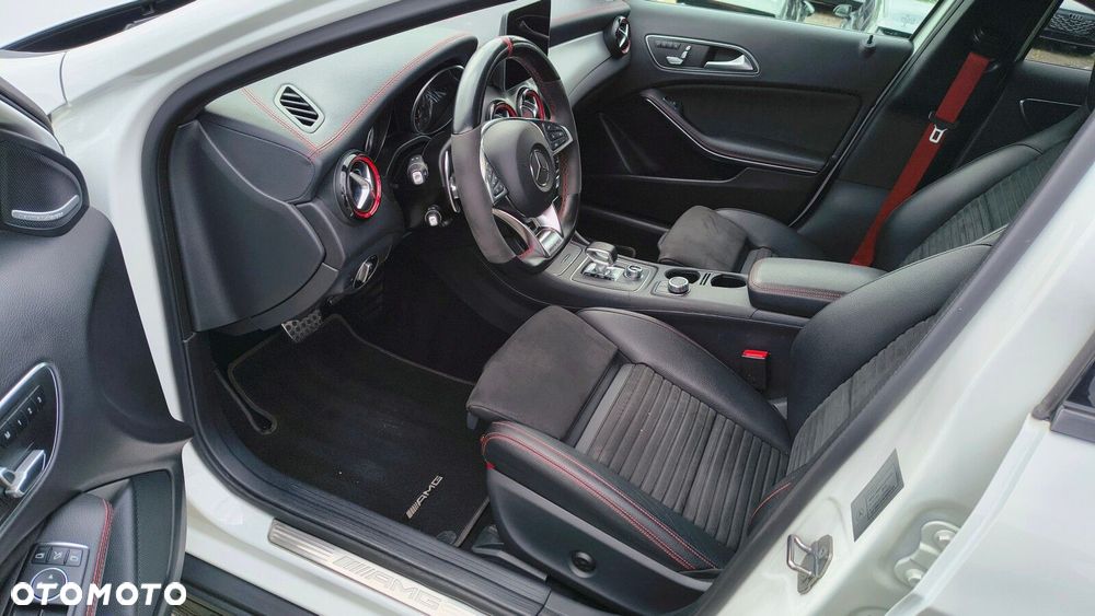 Mercedes-Benz GLA - 11