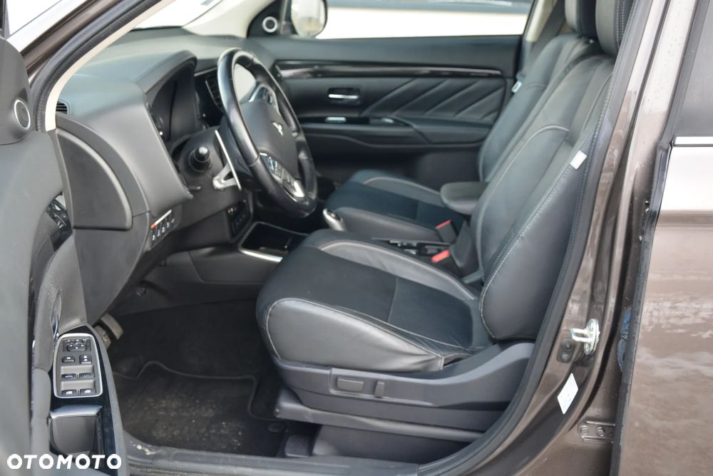 Mitsubishi Outlander 2.0 4WD Top - 27