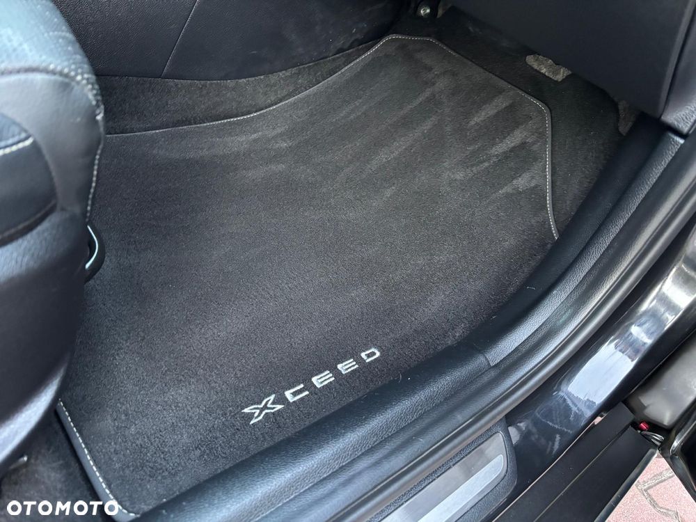 Kia XCeed 1.6 CRDi PLATINUM EDITION - 35
