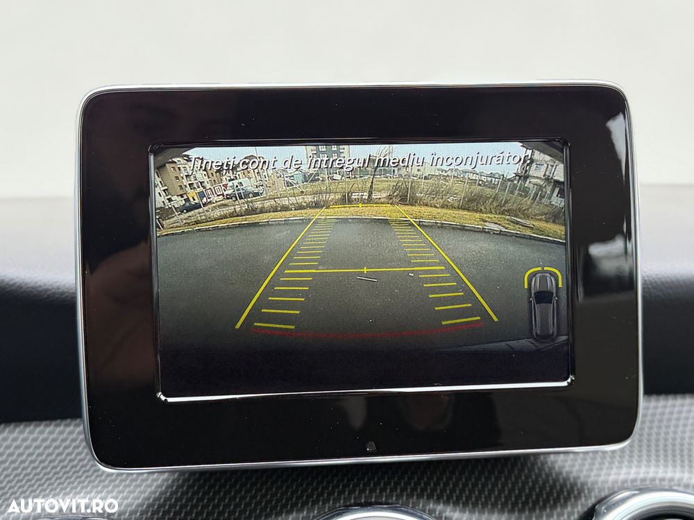 Mercedes-Benz GLA 180 7G-DCT - 14