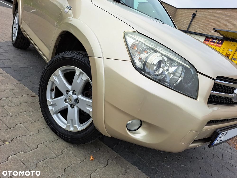Toyota RAV4 - 10