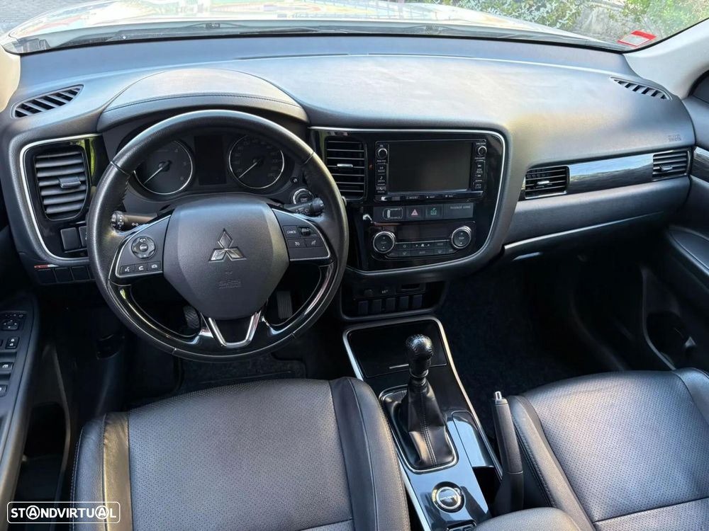 Mitsubishi Outlander 2.2 DI-D Instyle Navi - 32