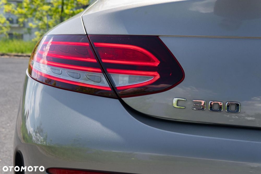 Mercedes-Benz Klasa C 300 9G-TRONIC - 40
