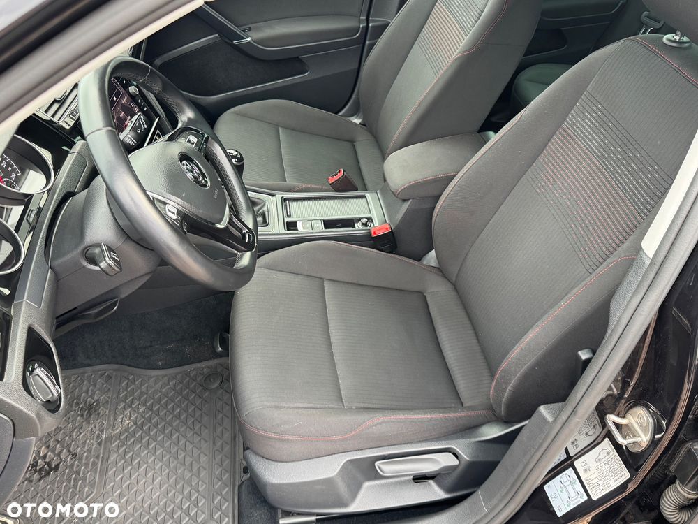 Volkswagen Golf 1.6 TDI Sound - 32