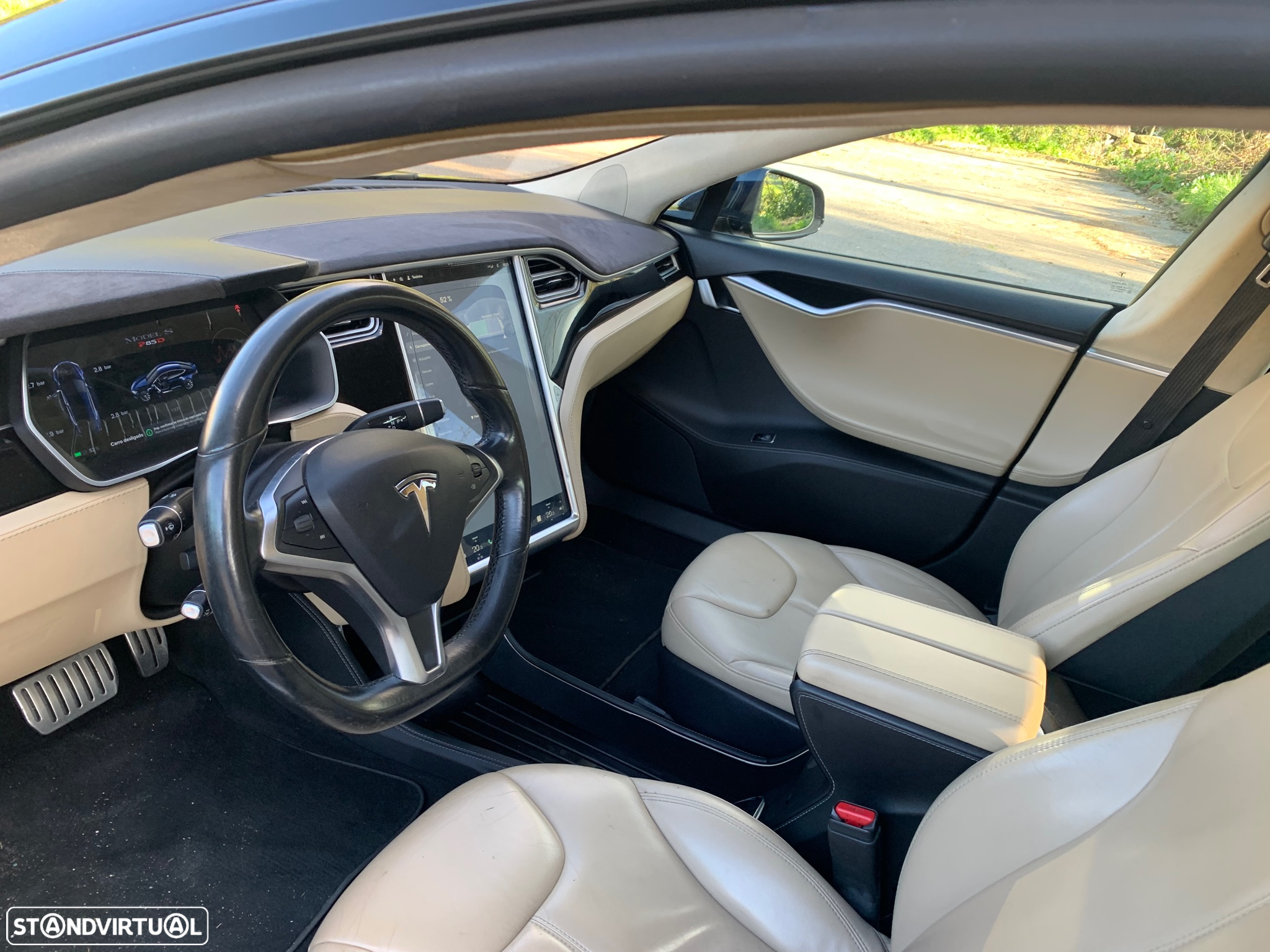 Tesla Model S P85D - 10