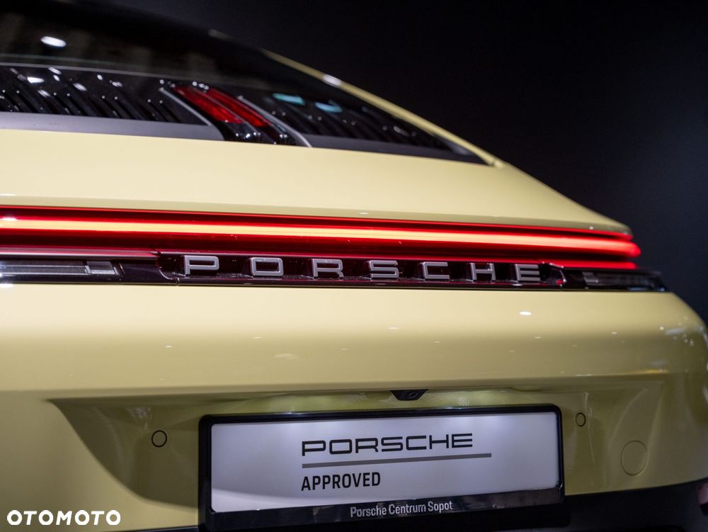 Porsche 911 Carrera - 17