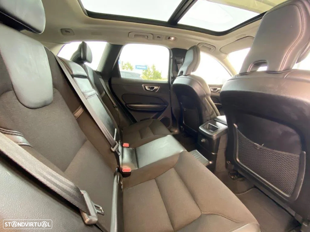 Volvo XC 60 2.0 T8 PHEV Momentum Plus AWD - 9