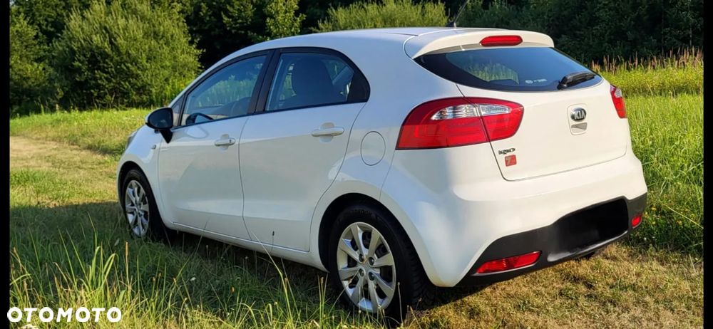 Kia Rio 1.4 L - 6