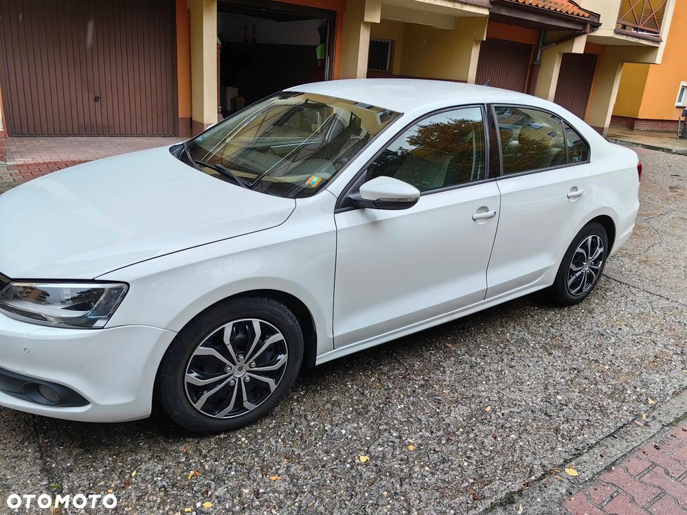 Volkswagen Jetta 2011 photo 2