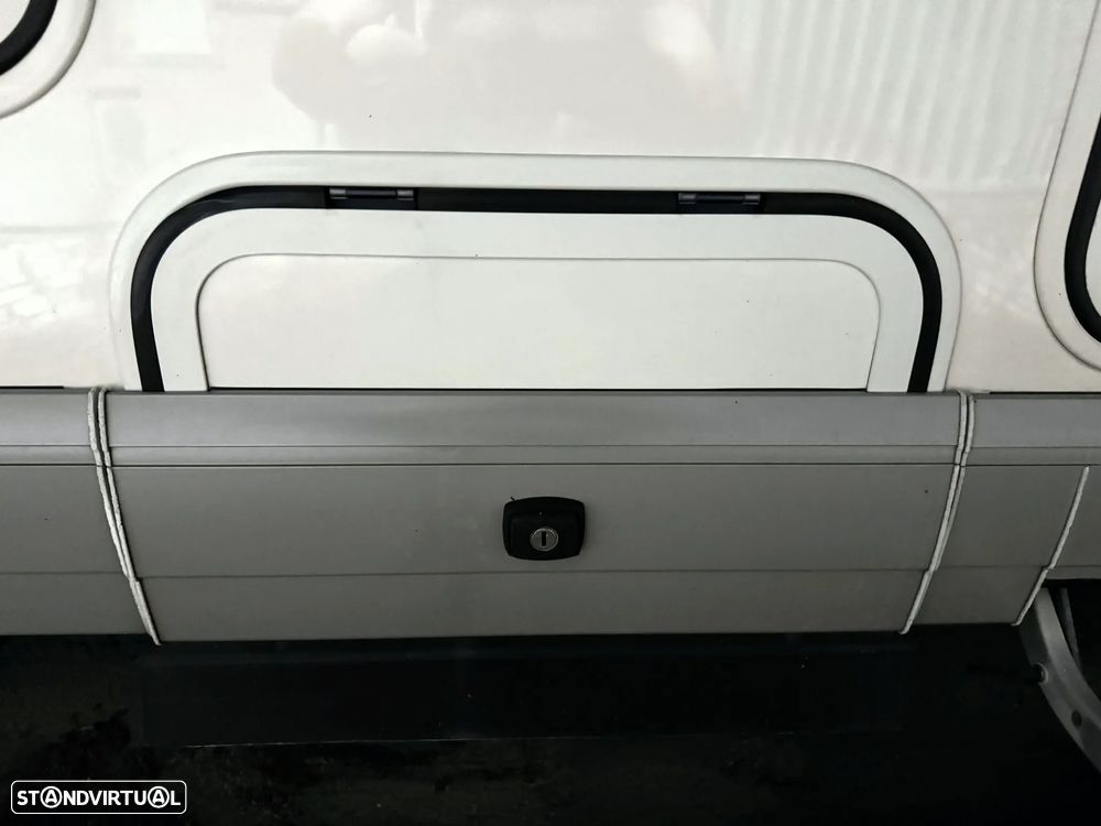 Carthago Chic C-Line 5.0 3.0JTD  (CAMA CENTRAL) - 40