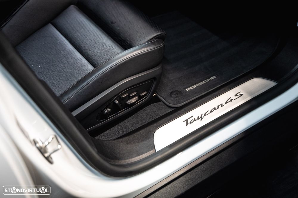 Porsche Taycan Cross Turismo 4S Sport bateria Performance Plus - 23