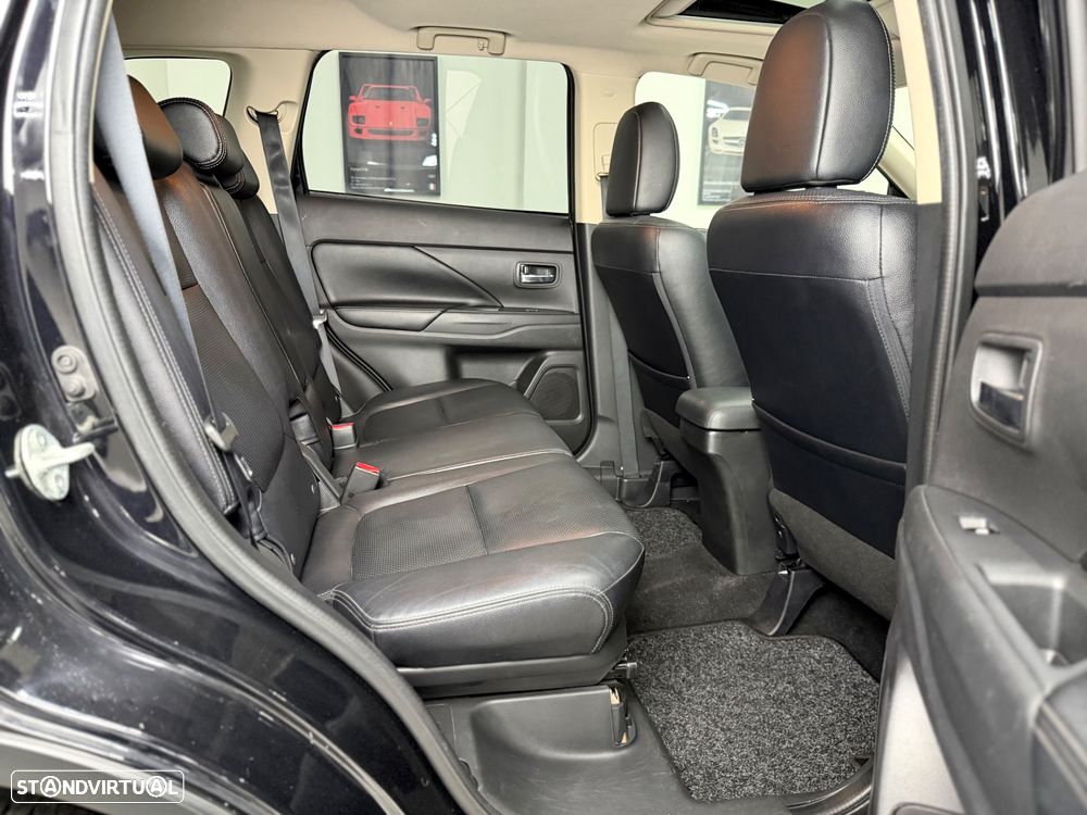 Mitsubishi Outlander 2.2 DI-D Intense Black Edition - 22