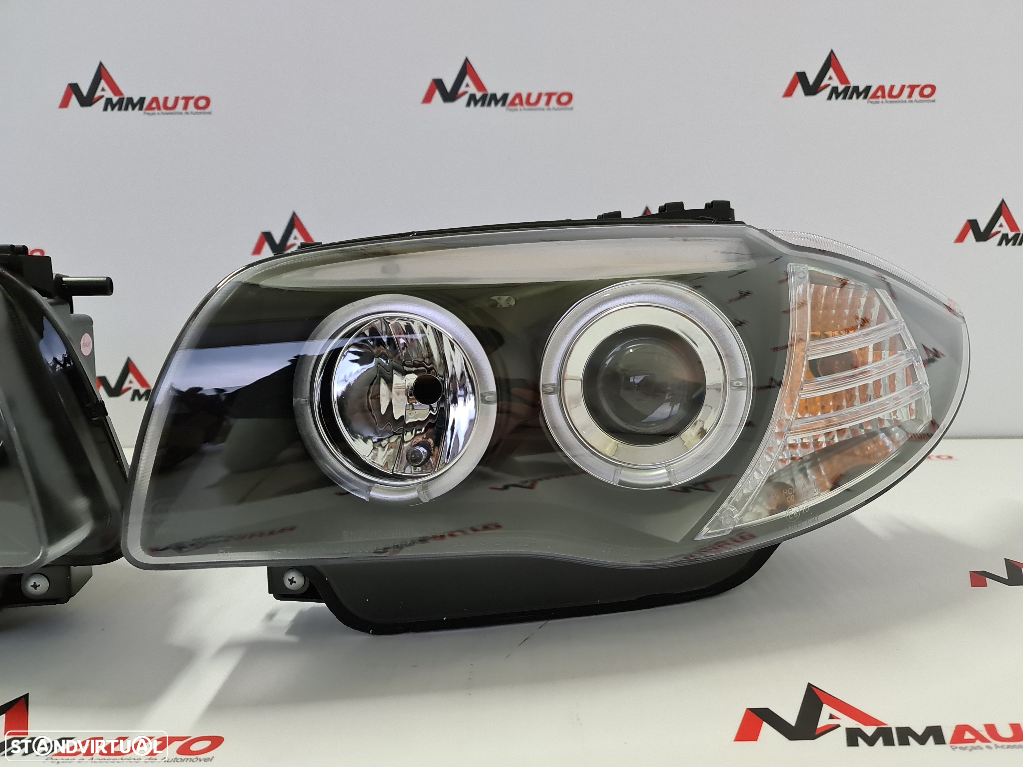 Faróis Angel Eyes CCFL BMW Série E81 E82 E87 E88 Fundo Preto - 4