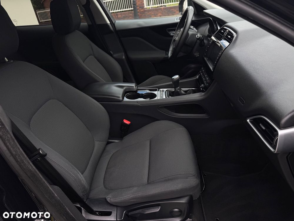 Jaguar F-Pace 20d AWD R-Sport - 20