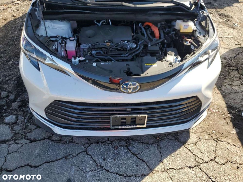 Toyota Sienna - 7