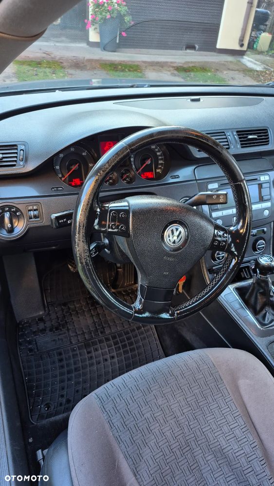 Volkswagen Passat 2.0 TDI Trendline - 14