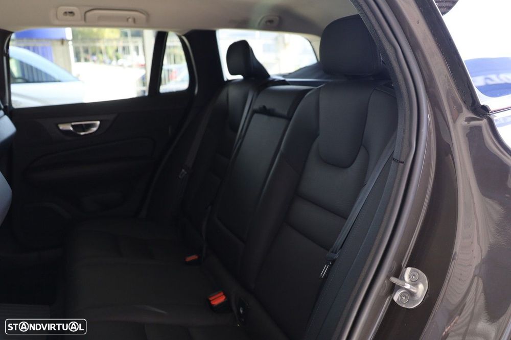 Volvo V60 2.0 T6 AWD TE Plus Dark - 12