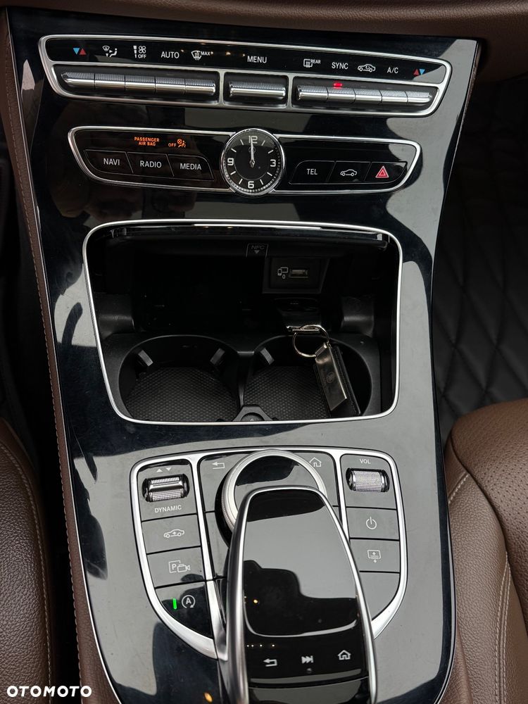 Mercedes-Benz Klasa E 300 9G-TRONIC Exclusive - 25