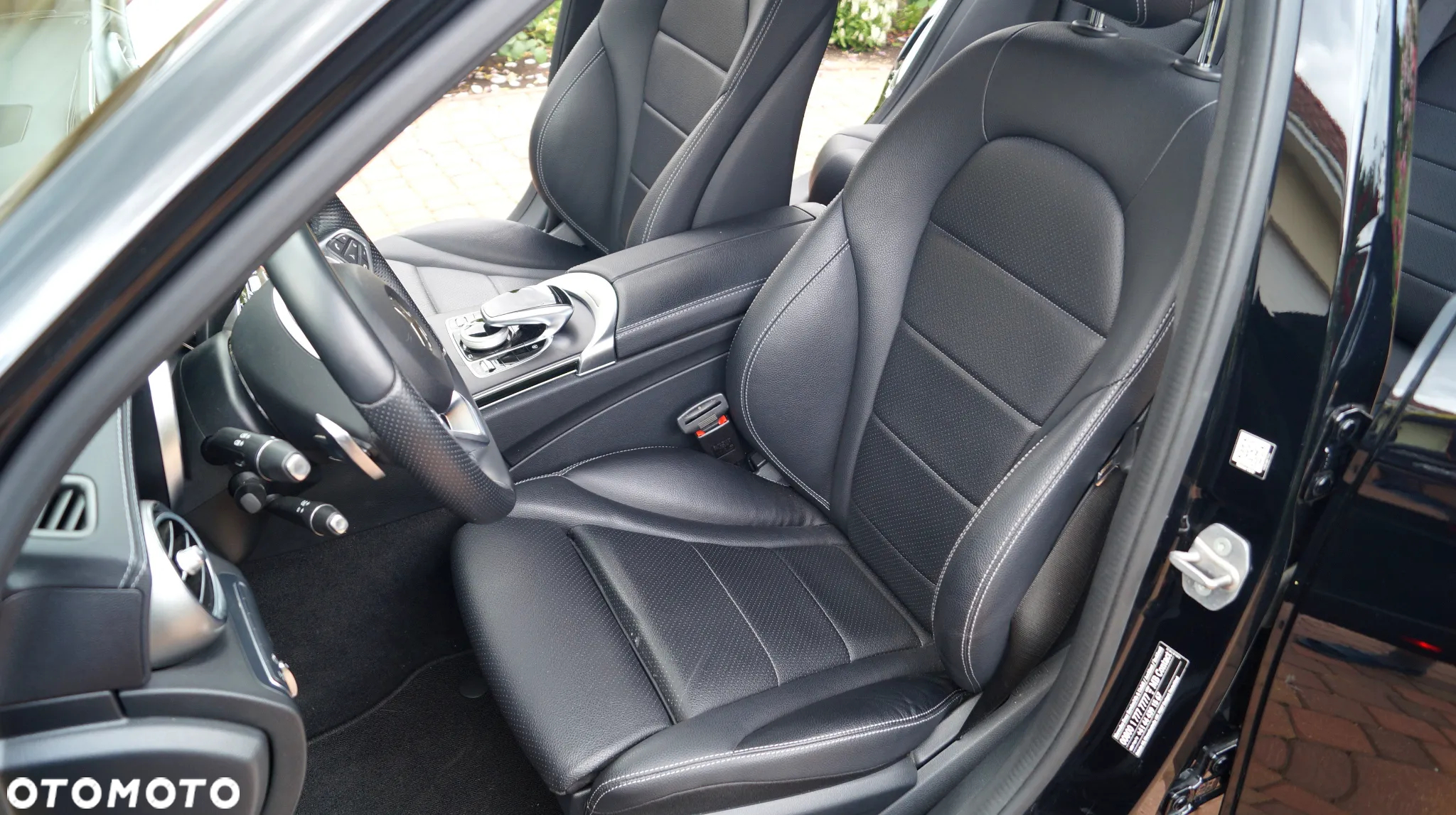 Mercedes-Benz Klasa C 250 d 4Matic T 9G-TRONIC AMG Line - 23