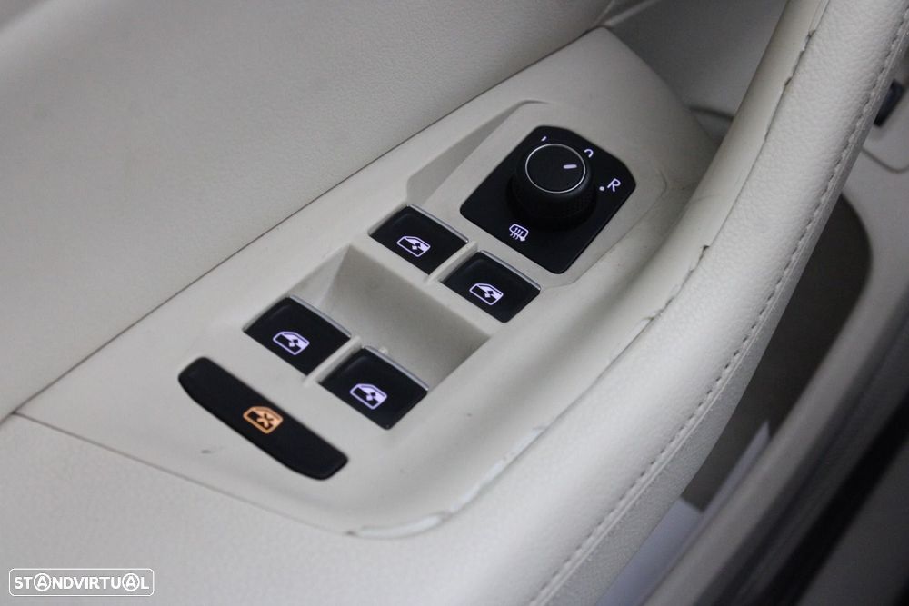 VW Passat Variant 2.0 TDI Highline DSG - 41