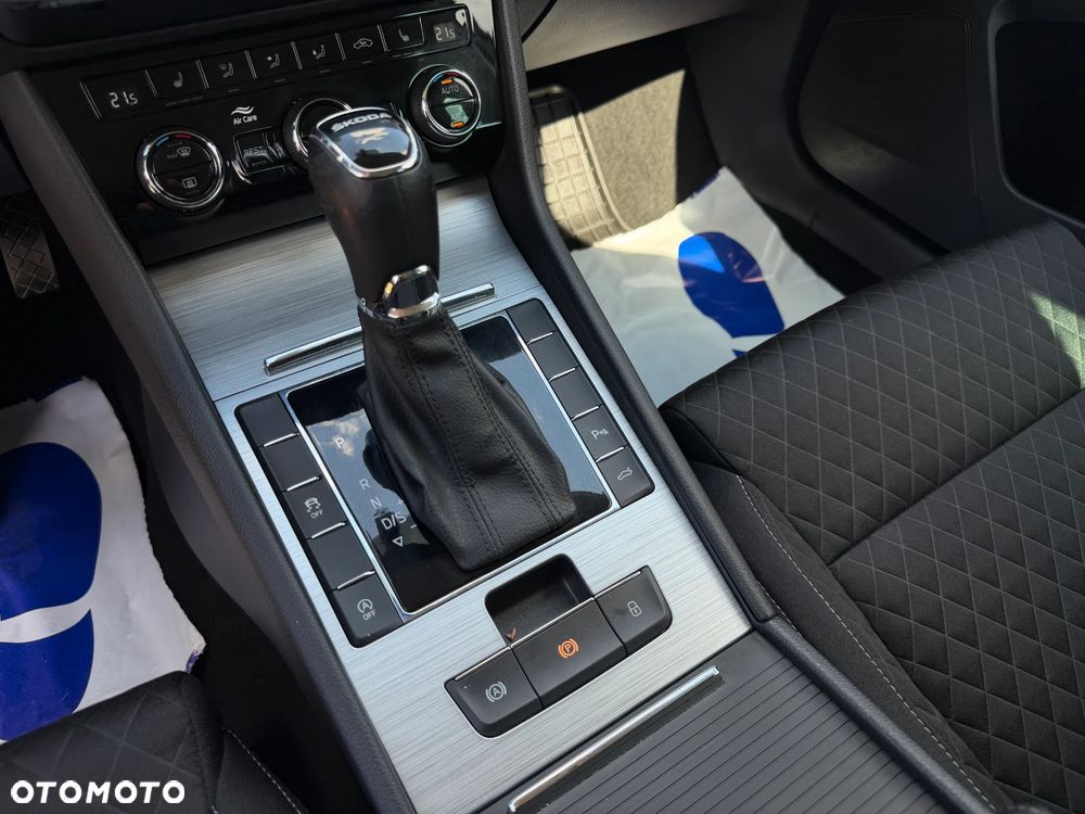Skoda Superb 2.0 TDI SCR Ambition DSG - 23