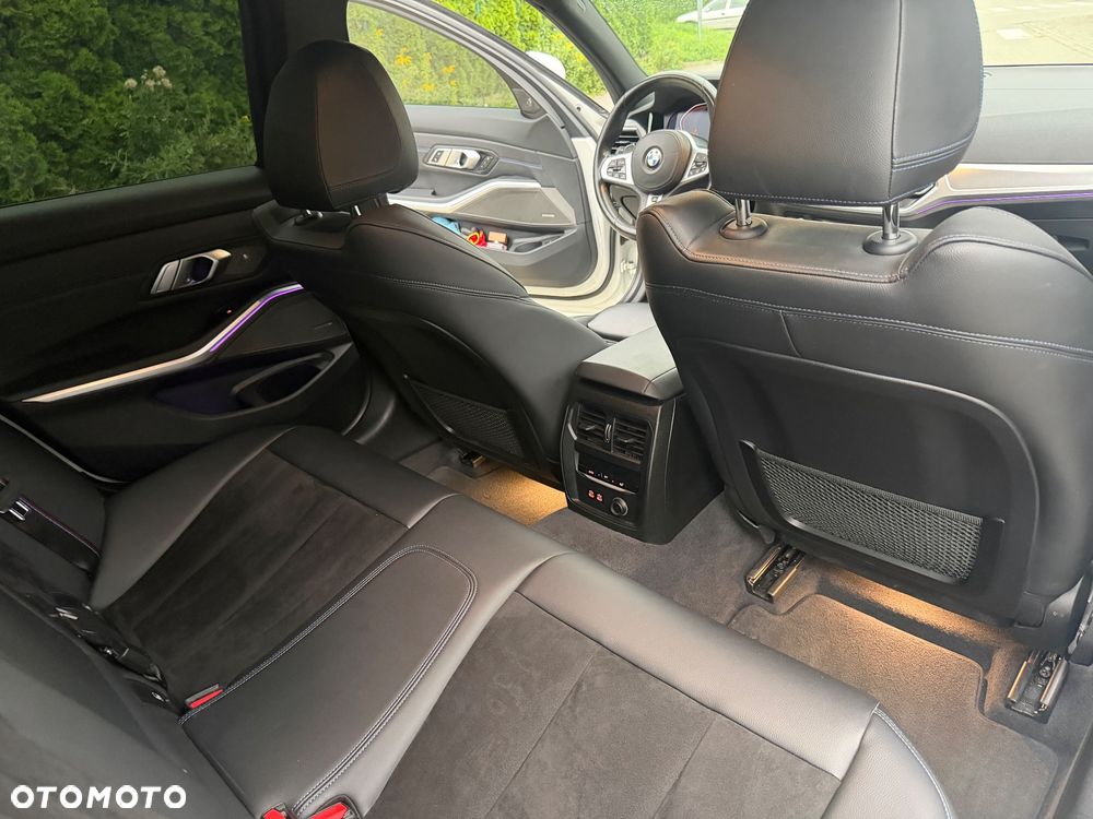 BMW Seria 3 330d M Sport - 11