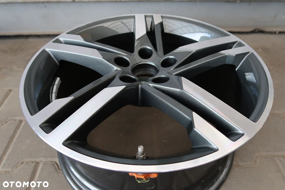 AD6  Felga Audi 8w0601025M 8x18et40 audi a4 - 2