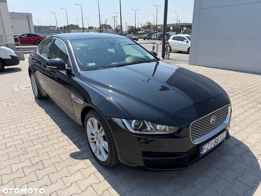 Jaguar XE 2.0 T Portfolio - 18
