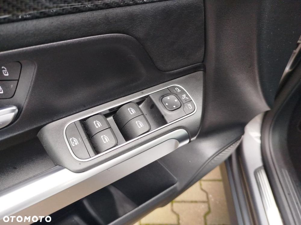 Mercedes-Benz GLB - 13