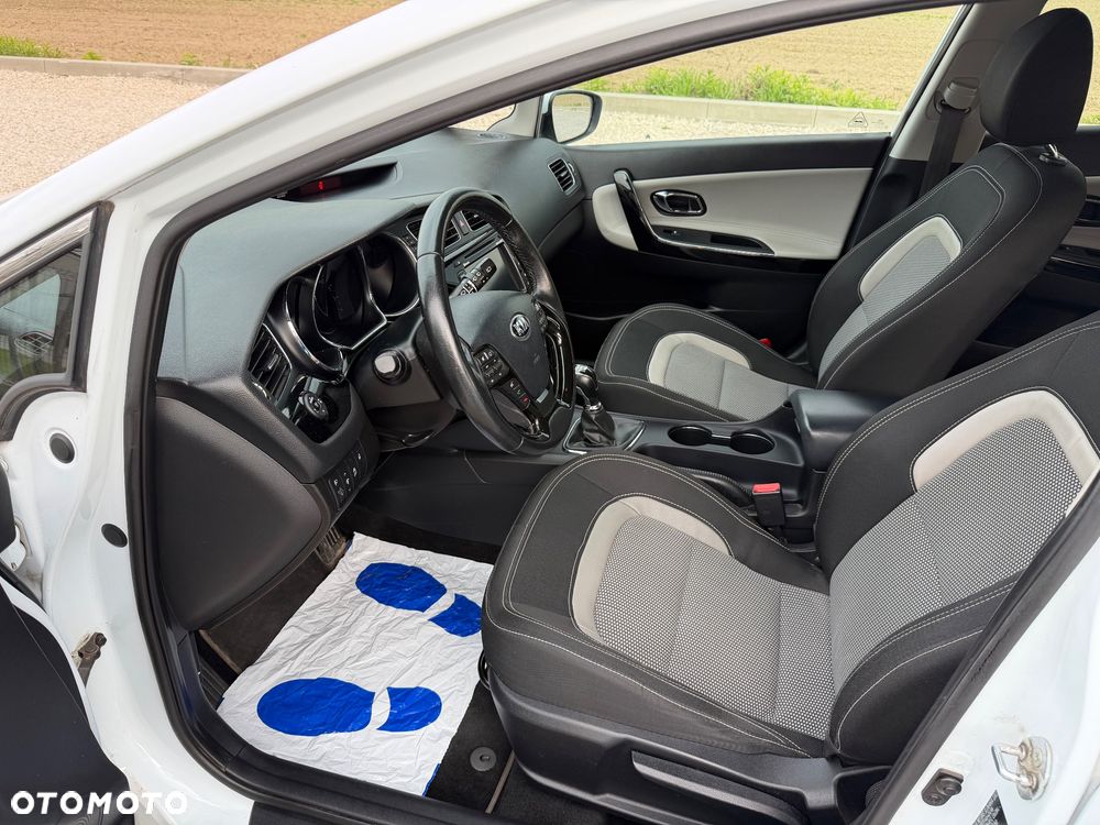 Kia Ceed - 16